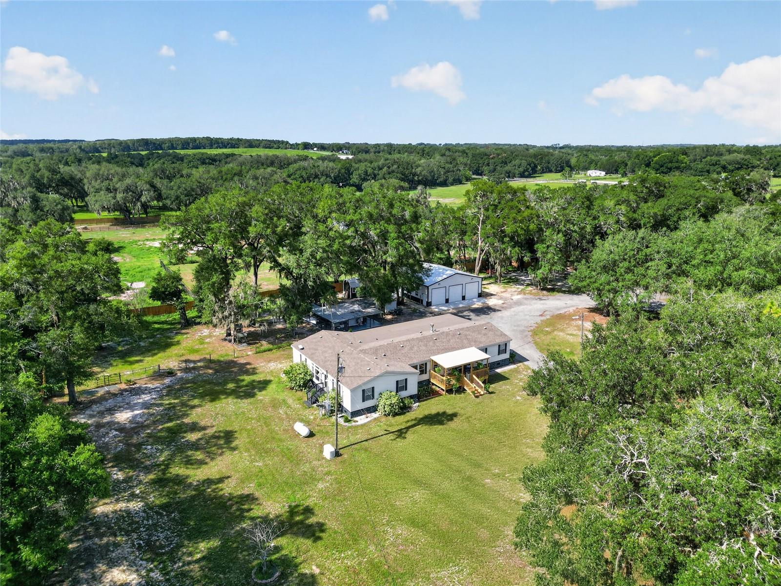 Photo of 15680 SE 171ST LANE WEIRSDALE FL 32195