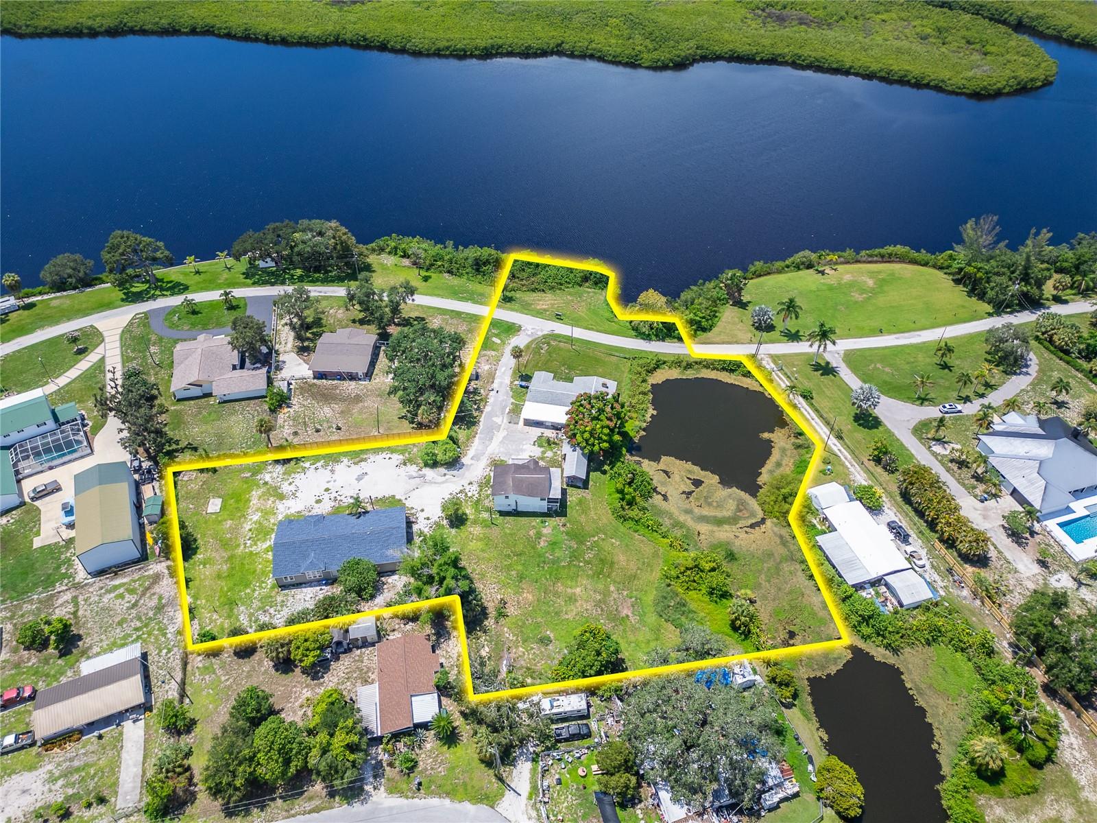 Photo of 701 FISH LIPS LANE RUSKIN FL 33570