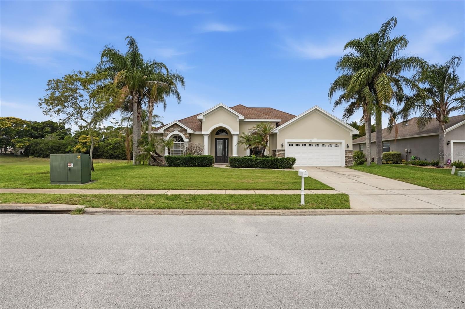 Photo of 200 LAKE ARIETTA COURT AUBURNDALE FL 33823