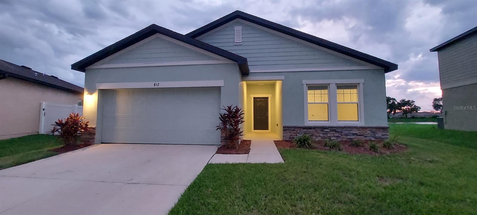 Photo of 812 KINGS PINE COURT RUSKIN FL 33570