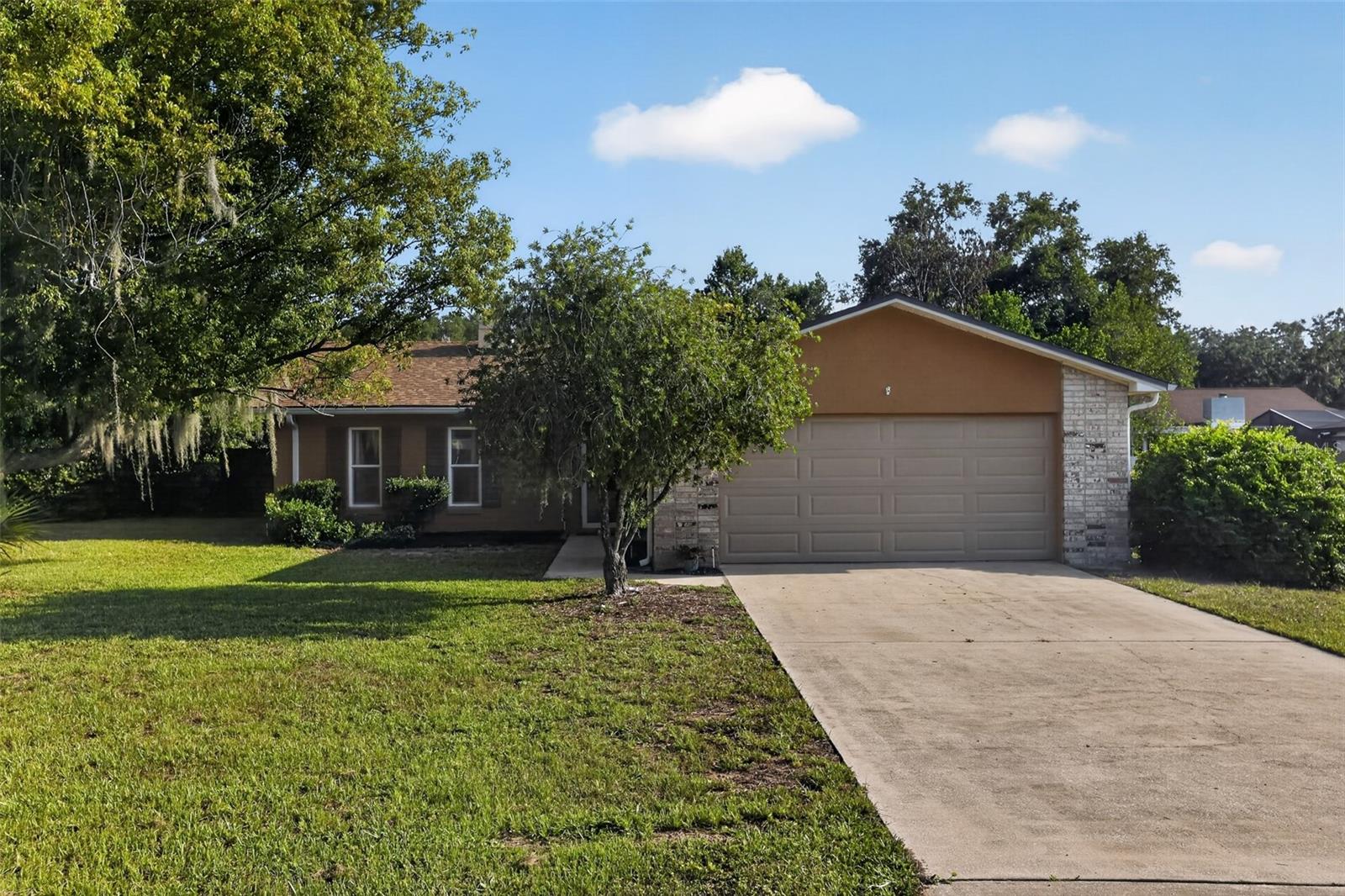 Photo of 13635 BERKSHIRE COURT GRAND ISLAND FL 32735