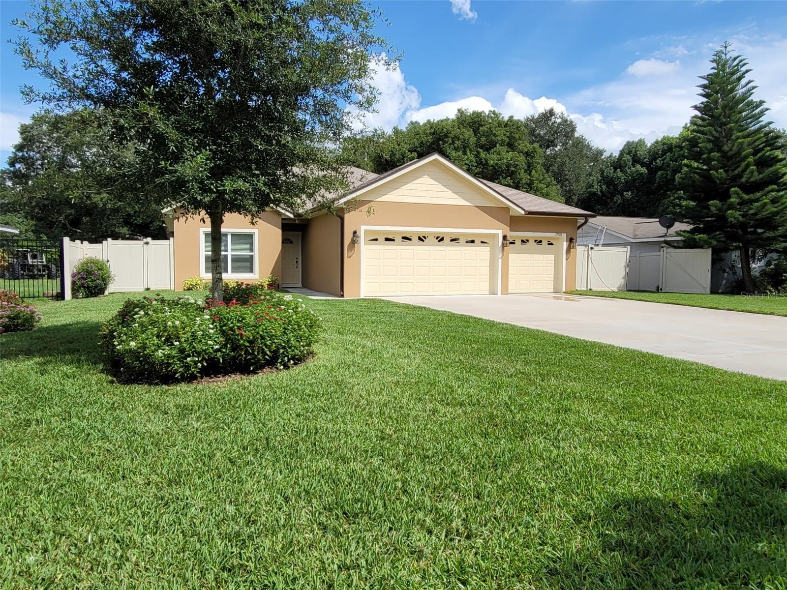 Photo of 27728 LISA DRIVE TAVARES FL 32778