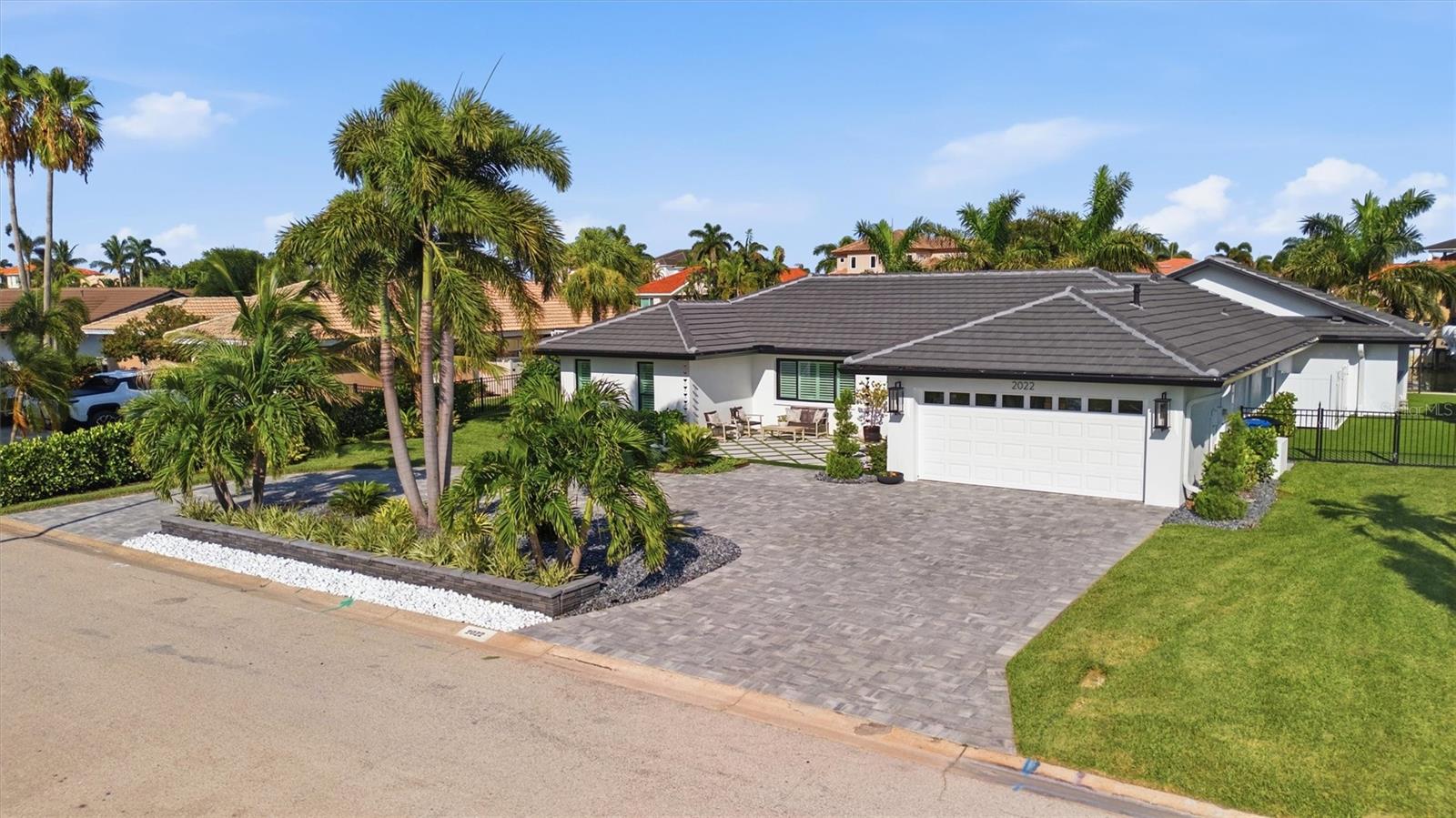 Photo of 2022 HAWAII AVENUE ST PETERSBURG FL 33703