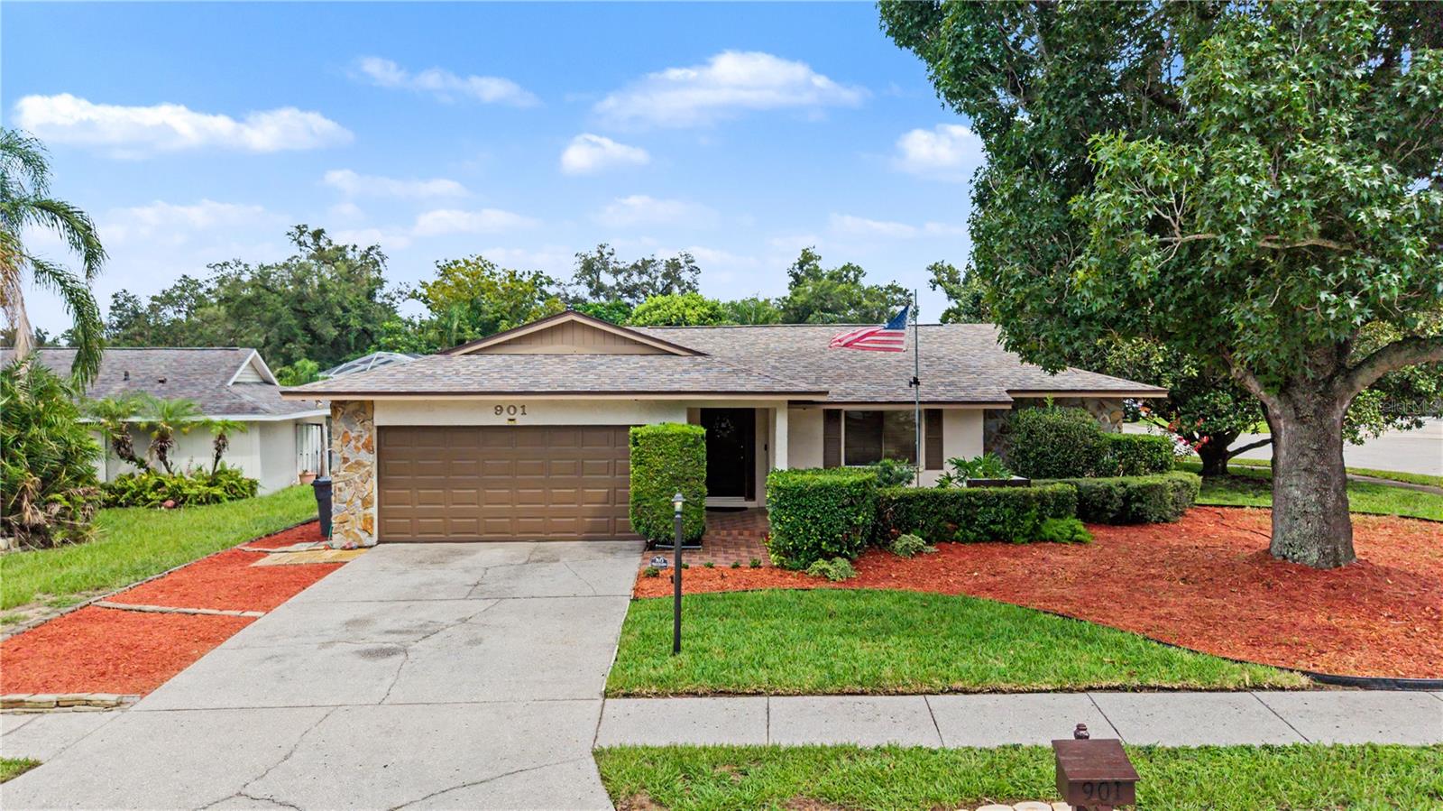 Photo of 901 TARAWOOD LANE VALRICO FL 33594