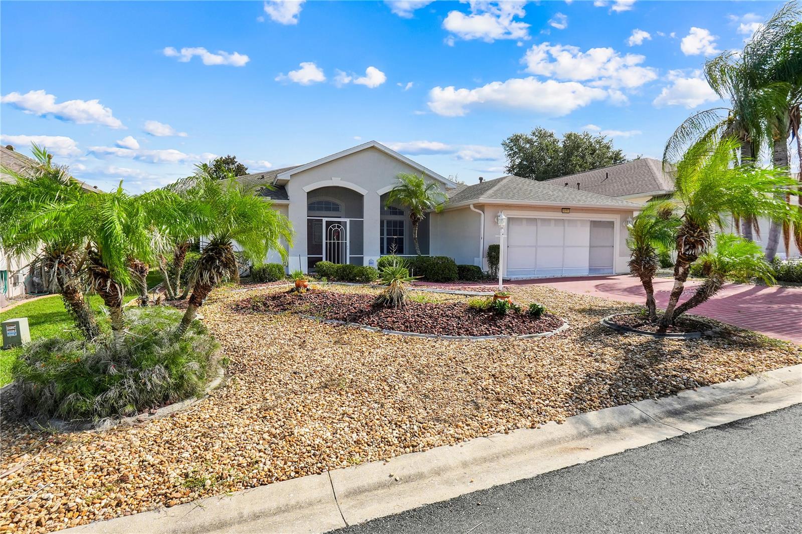 Photo of 5111 IRONSIDES COURT TAVARES FL 32778