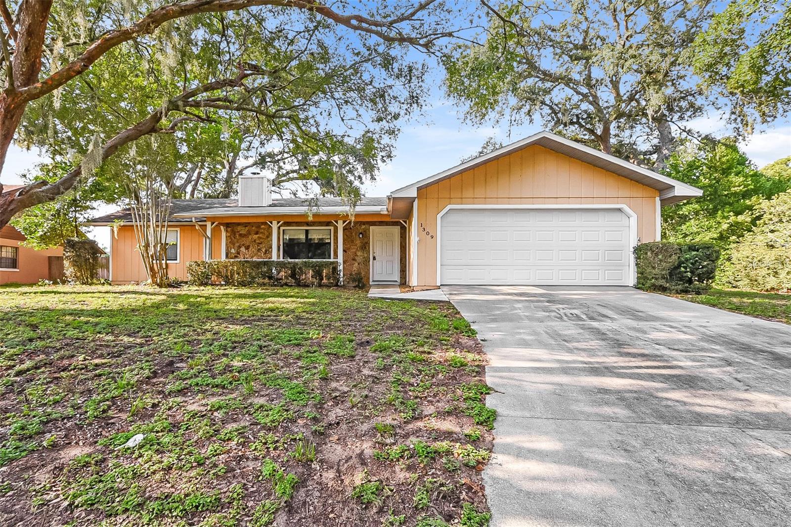 Photo of 1309 COVE PLACE TAVARES FL 32778