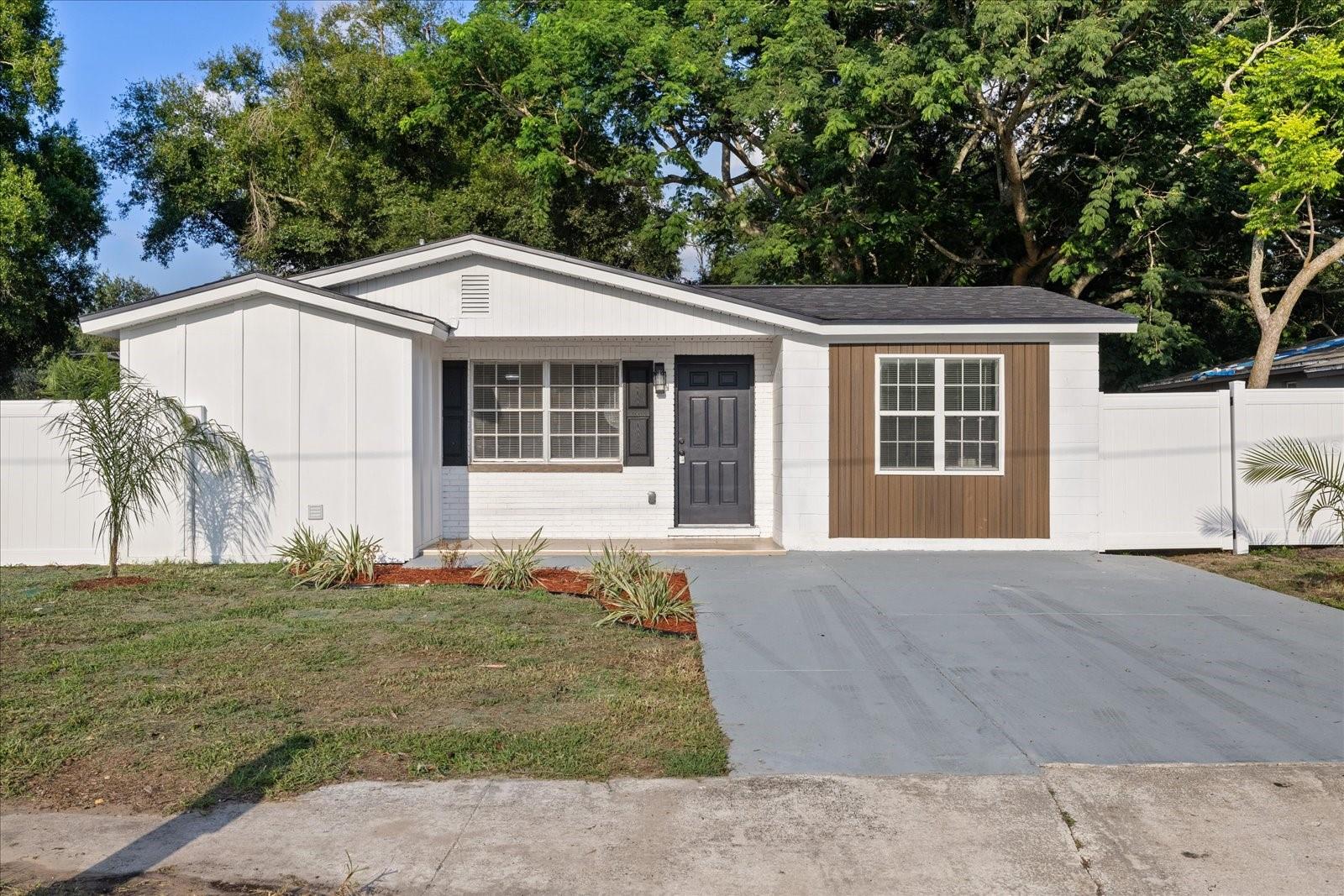 Photo of 8711 N RIVER FOREST CIRCLE TAMPA FL 33604