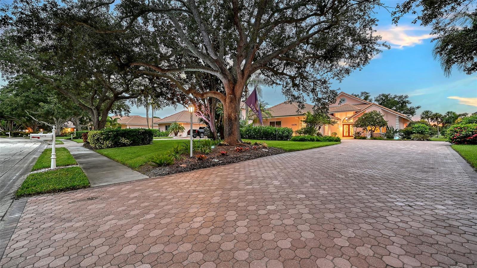 Photo of 5476 GOLF POINTE DRIVE SARASOTA FL 34243
