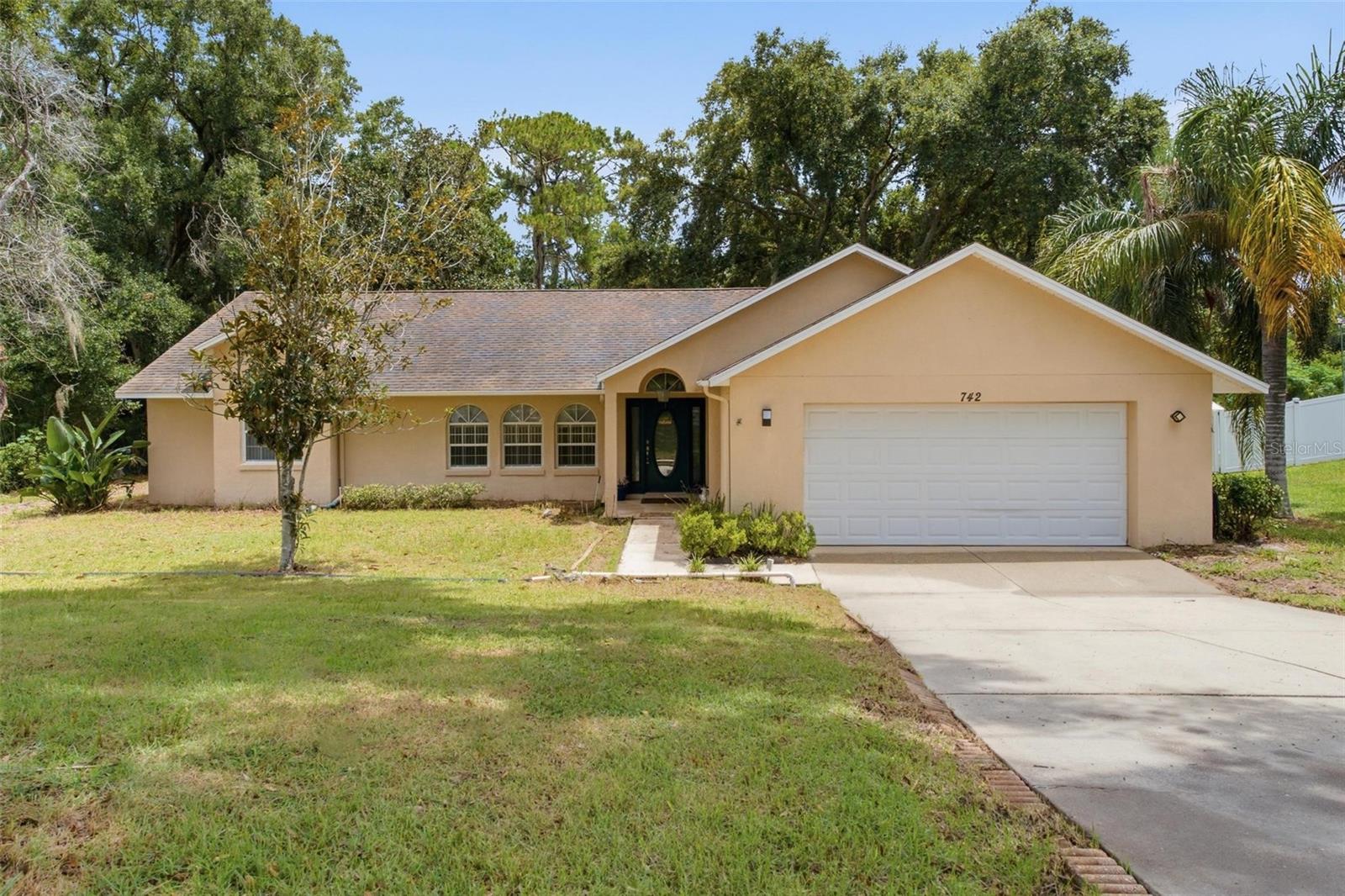 Photo of 742 WOODVIEW DRIVE TAVARES FL 32778