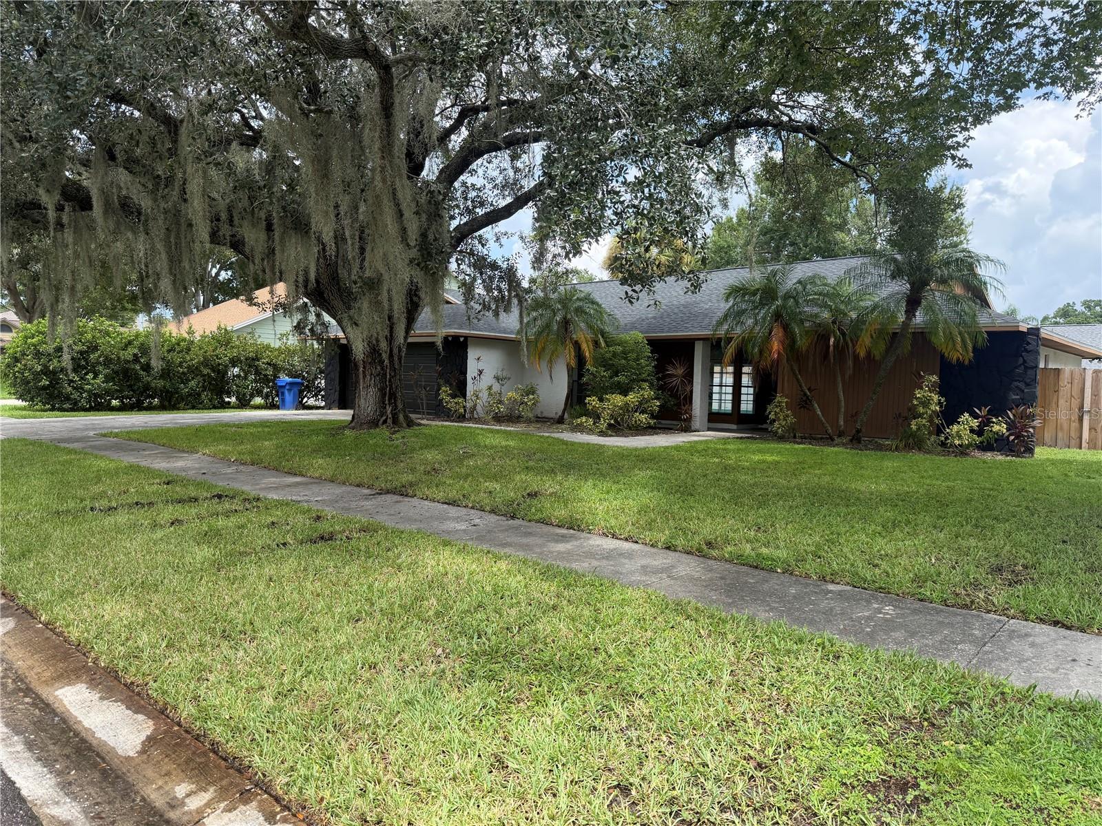 Photo of 4715 KEMBLE COURT TAMPA FL 33624