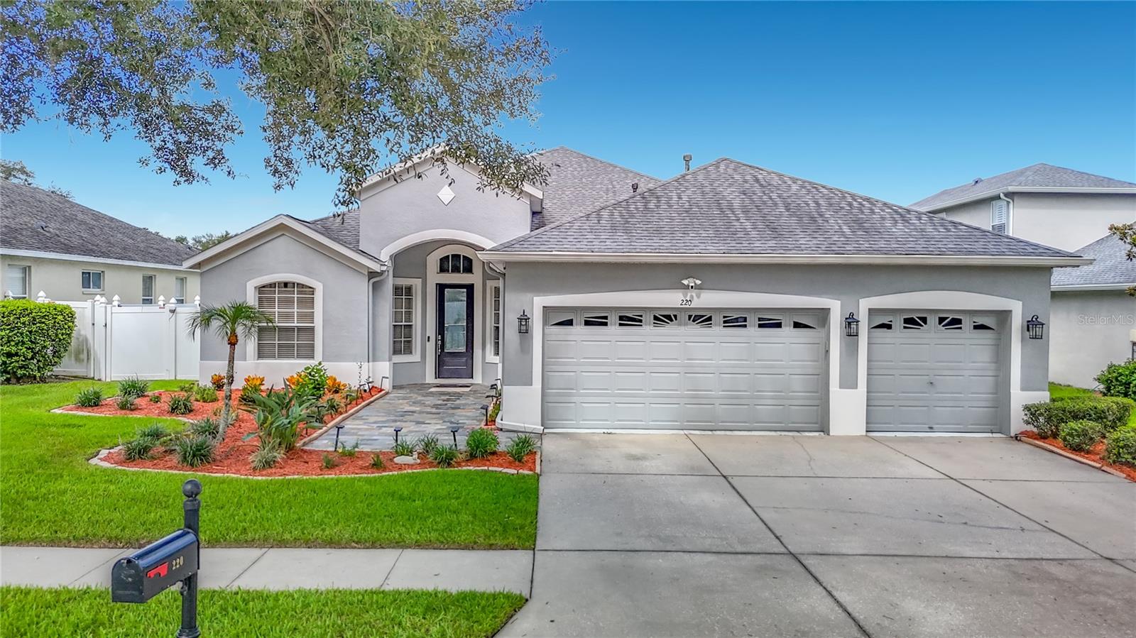 Photo of 220 RONJA LANE VALRICO FL 33594