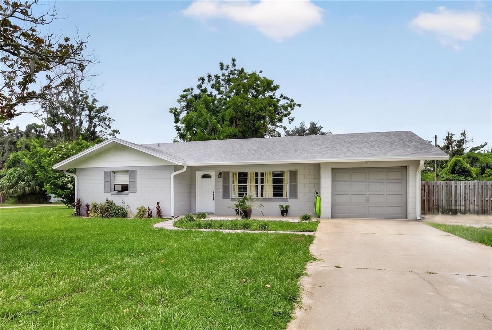 Photo of 555 WINOGENE AVE UMATILLA FL 32784