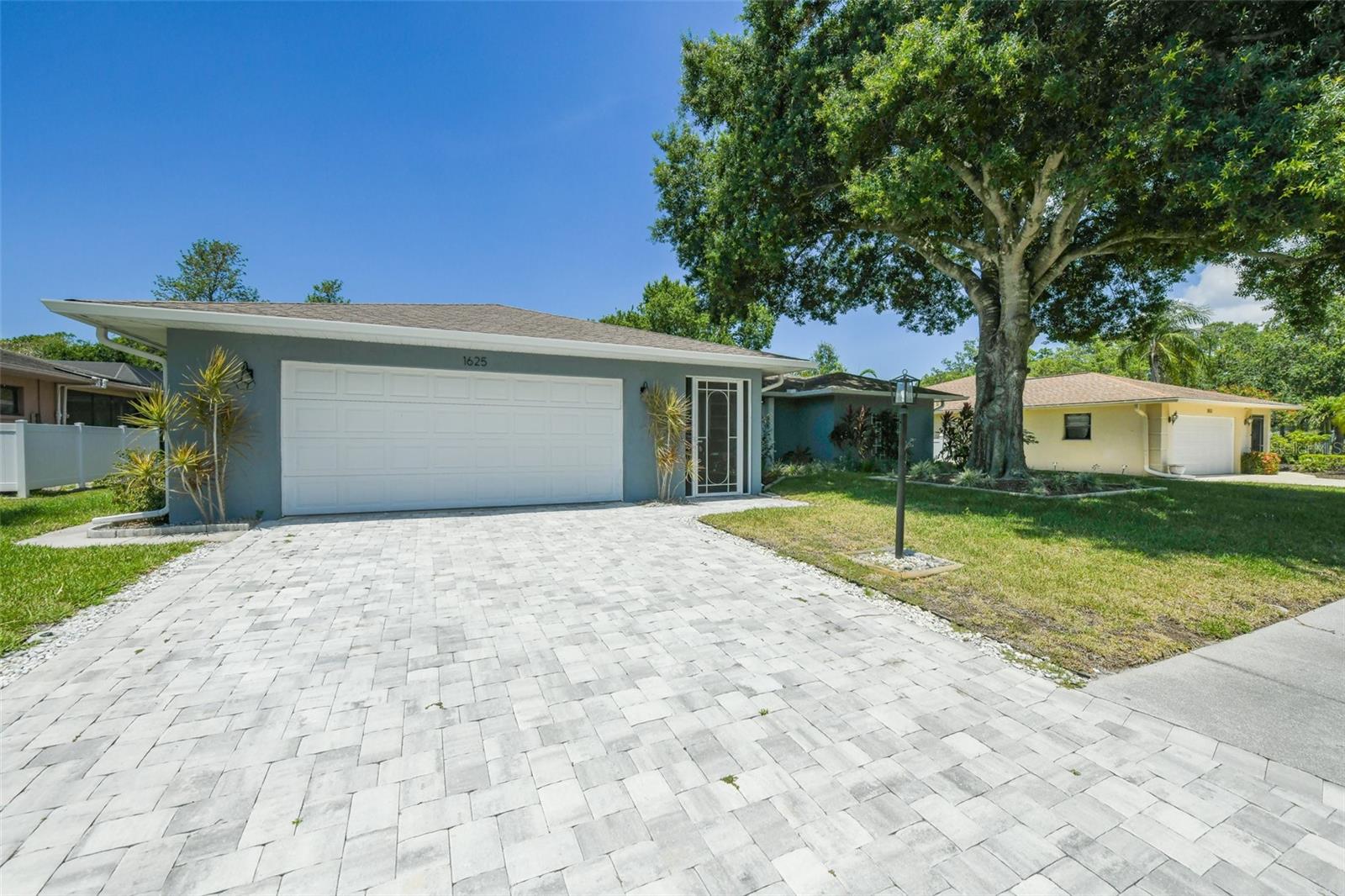 Photo of 1625 BAY HILL CIRCLE SARASOTA FL 34232