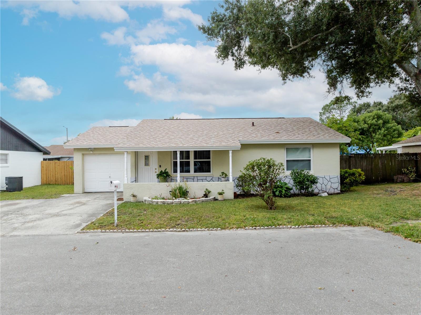 Photo of 10118 HUNTERS POINT COURT TAMPA FL 33615