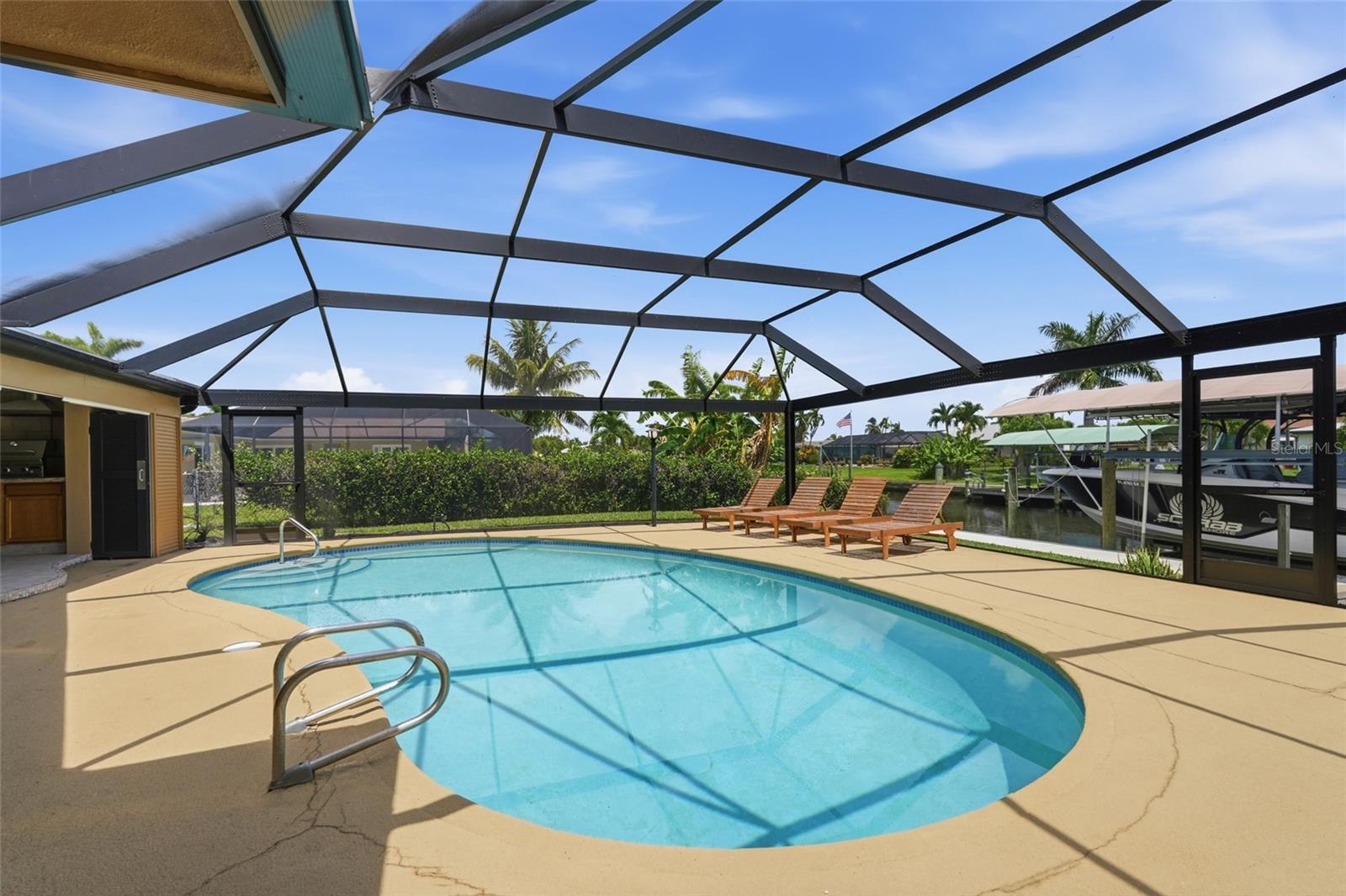 Photo of 418 AVALON DRIVE CAPE CORAL FL 33904