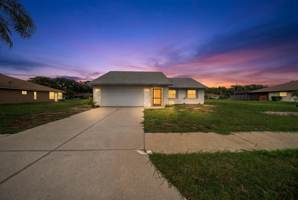 Photo of 112 WOODINGHAM DRIVE VENICE FL 34292