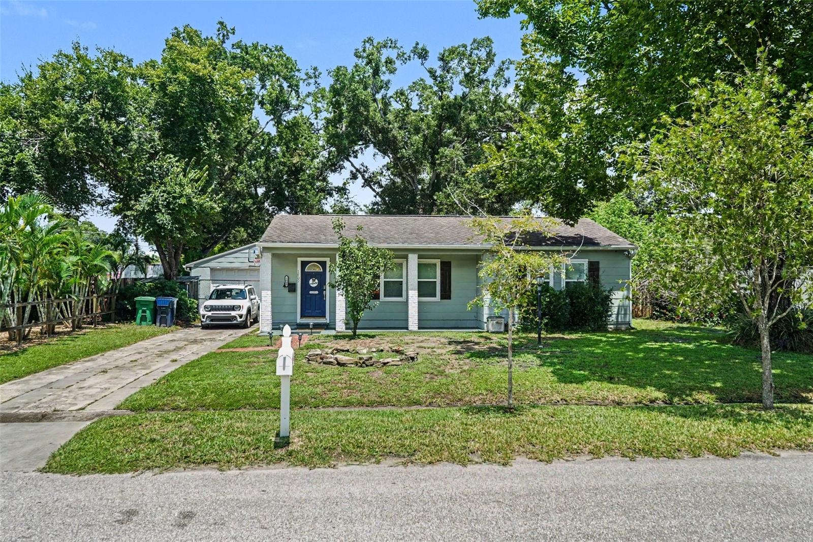 Photo of 1509 W BARR DRIVE TAMPA FL 33603