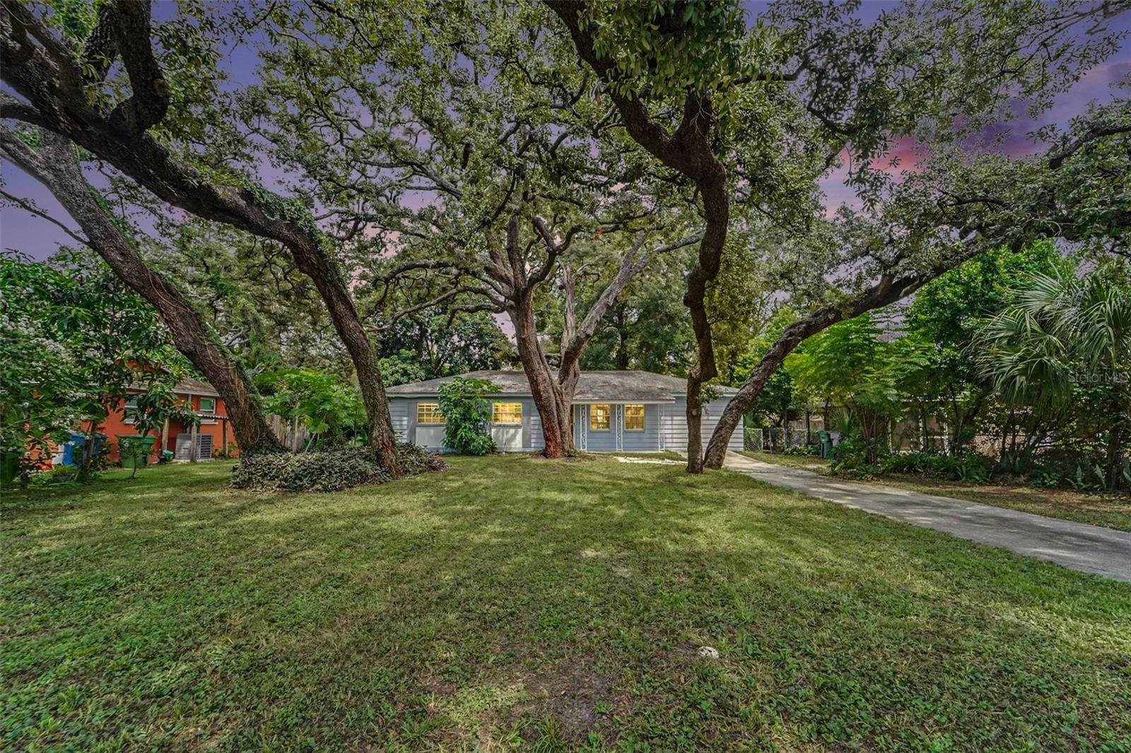 Photo of 8121 N OLA AVENUE TAMPA FL 33604