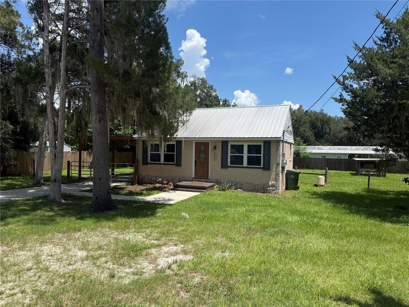 Photo of 937 COUNTY ROAD 481W LAKE PANASOFFKEE FL 33538
