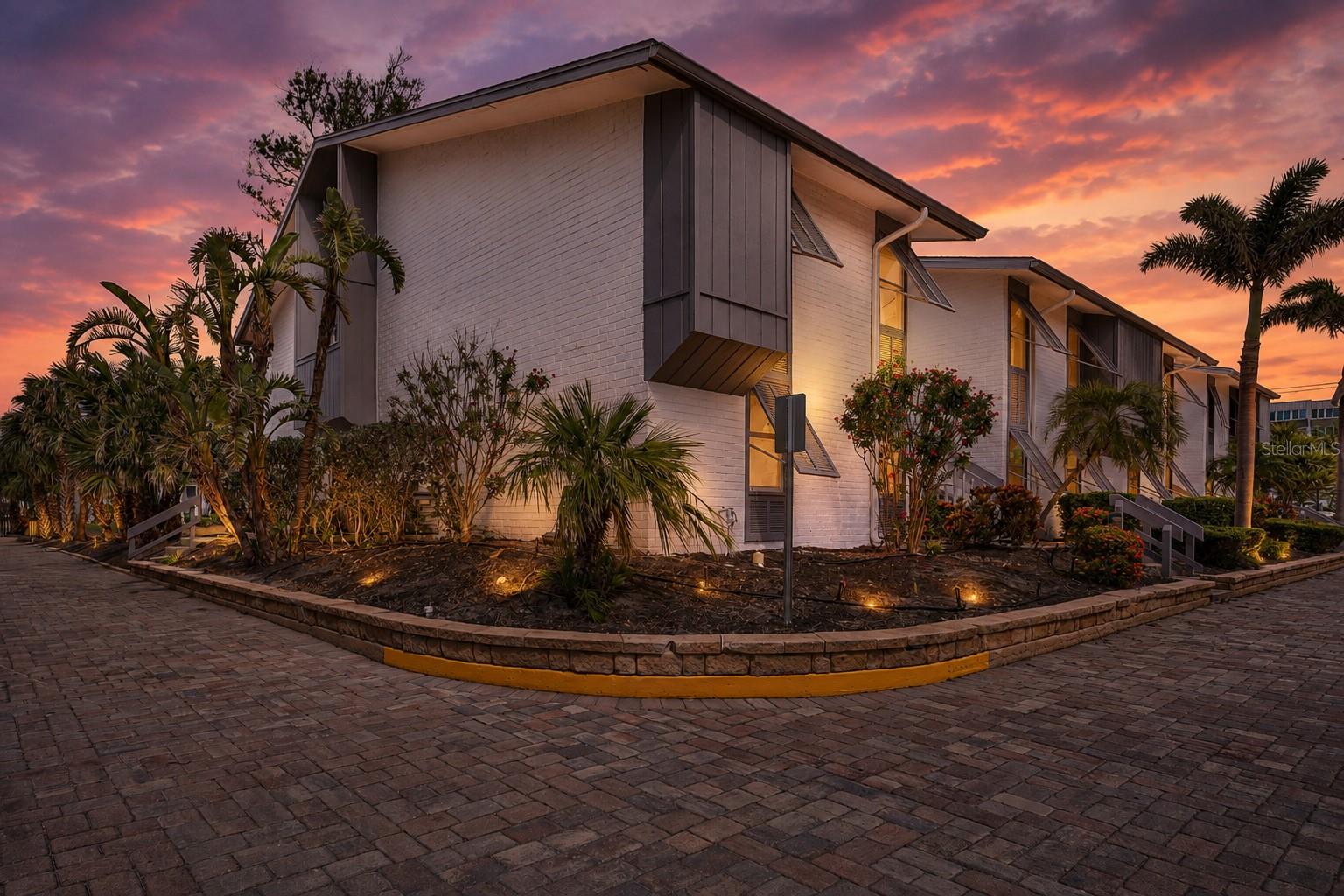 Photo of 1141 W PEPPERTREE DRIVE #1141 SARASOTA FL 34242