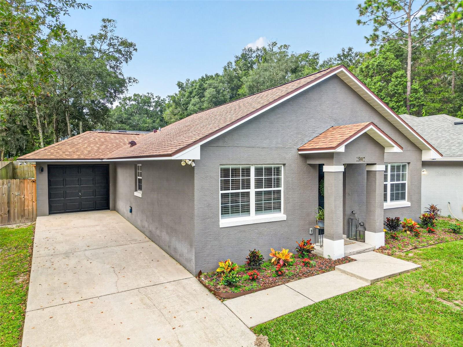 Photo of 25912 EUFAULA WAY MOUNT PLYMOUTH FL 32776