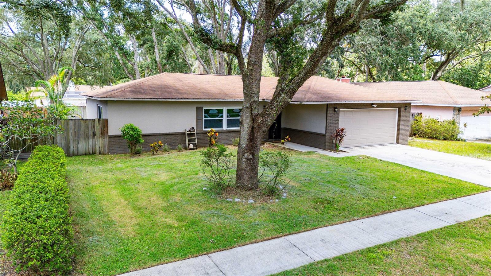 Photo of 2423 FORREST CREST CIR LUTZ FL 33549