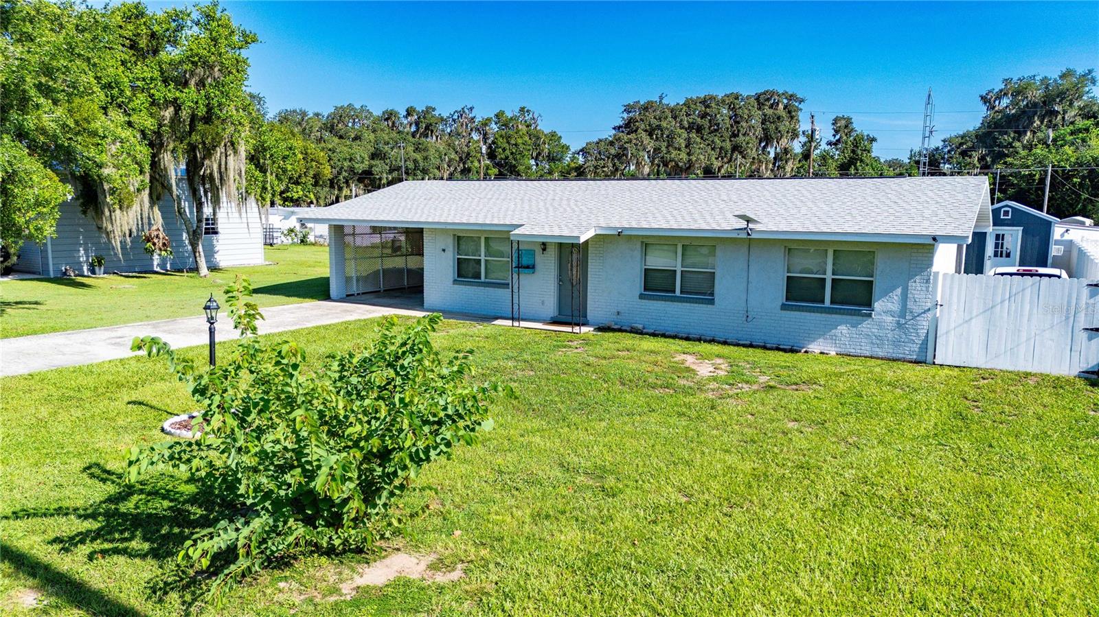 Photo of 1056 CR 463 LAKE PANASOFFKEE FL 33538