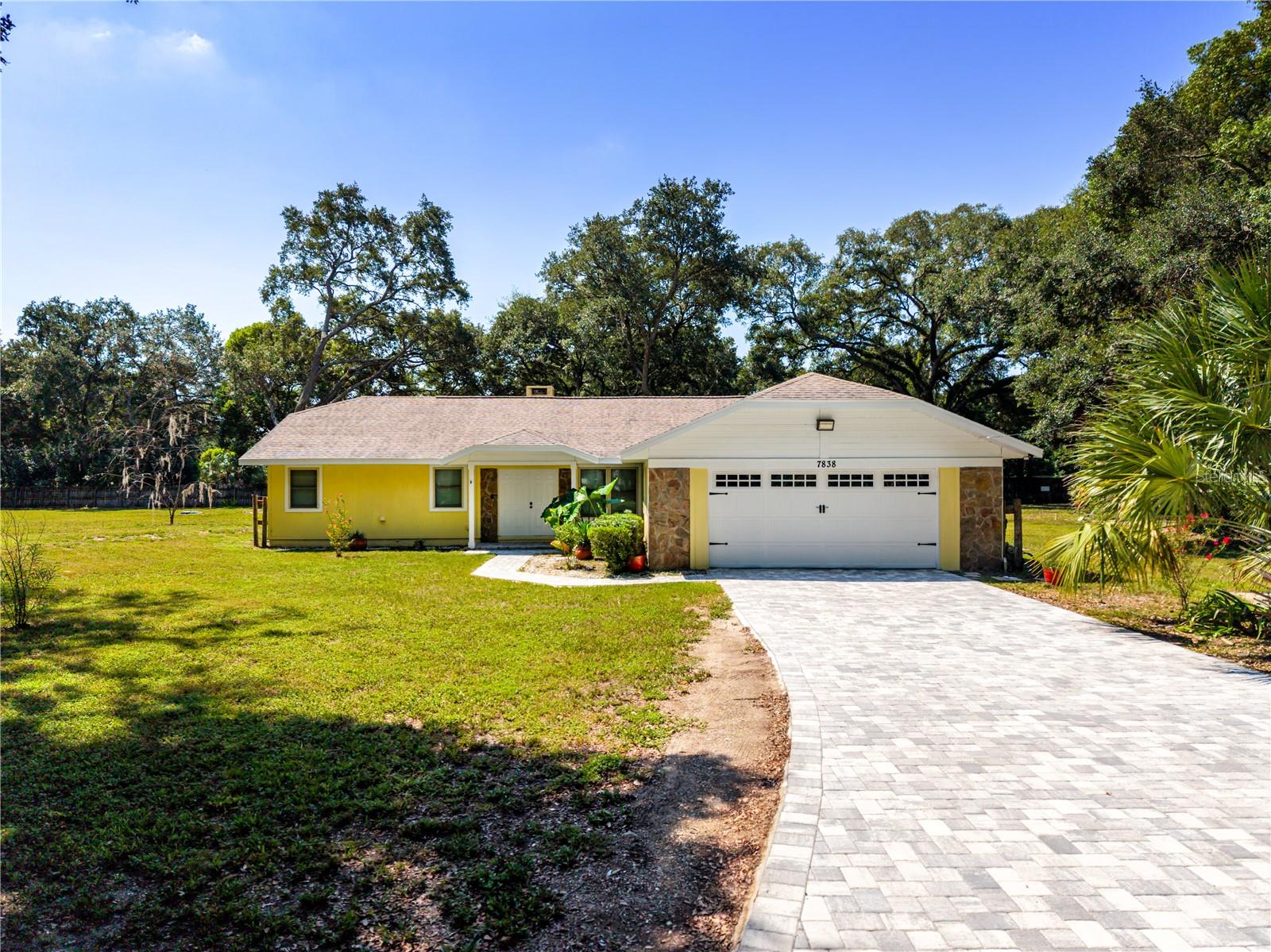 Photo of 7838 SLOEWOOD DRIVE MOUNT DORA FL 32757