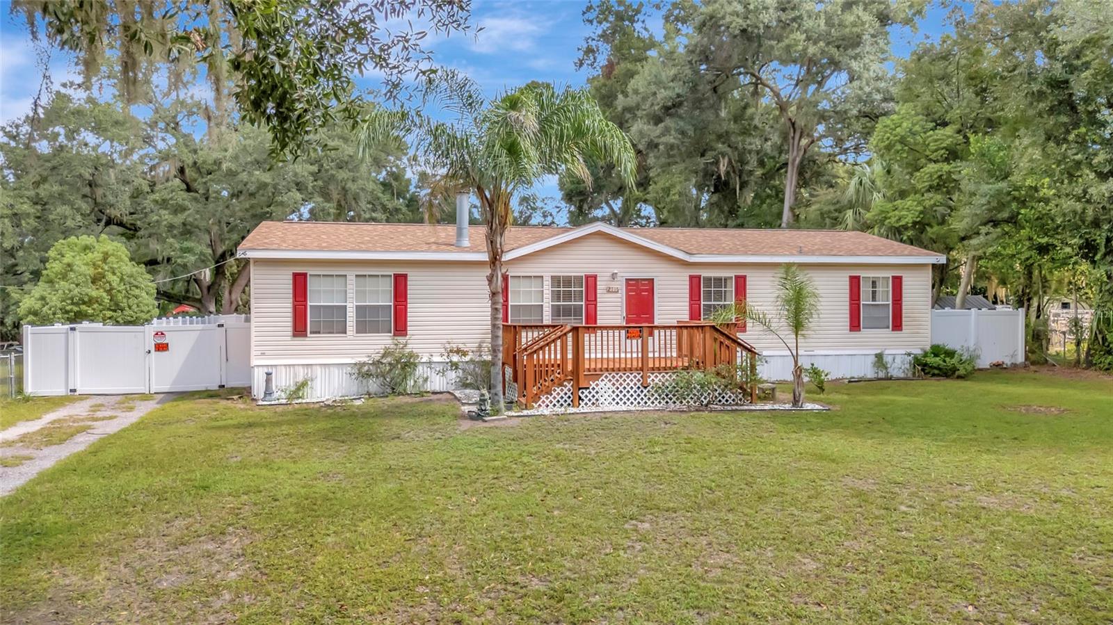 Photo of 2716 SEMINOLE TRAIL LEESBURG FL 34748