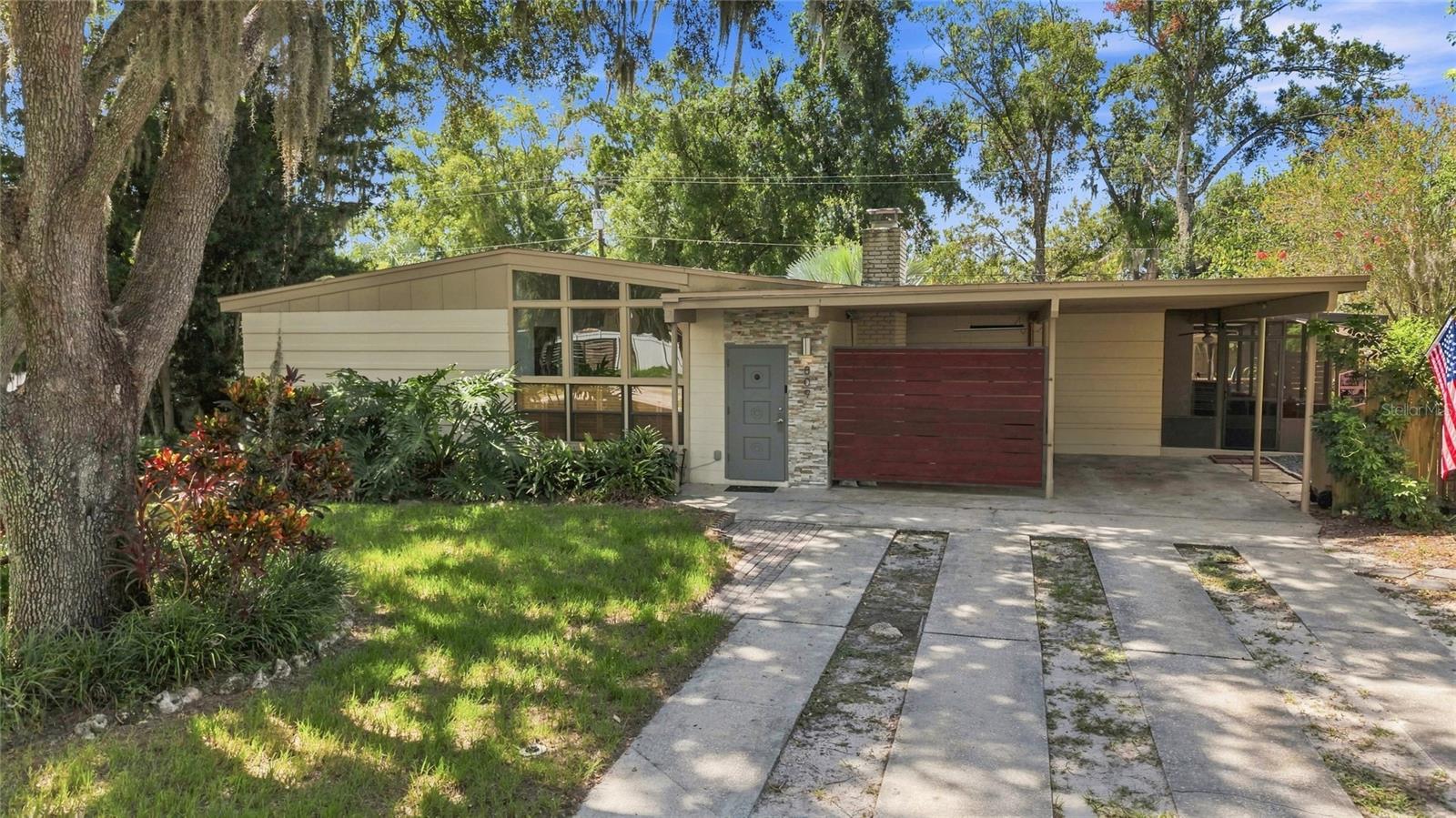 Photo of 809 E RIVER DRIVE TEMPLE TERRACE FL 33617