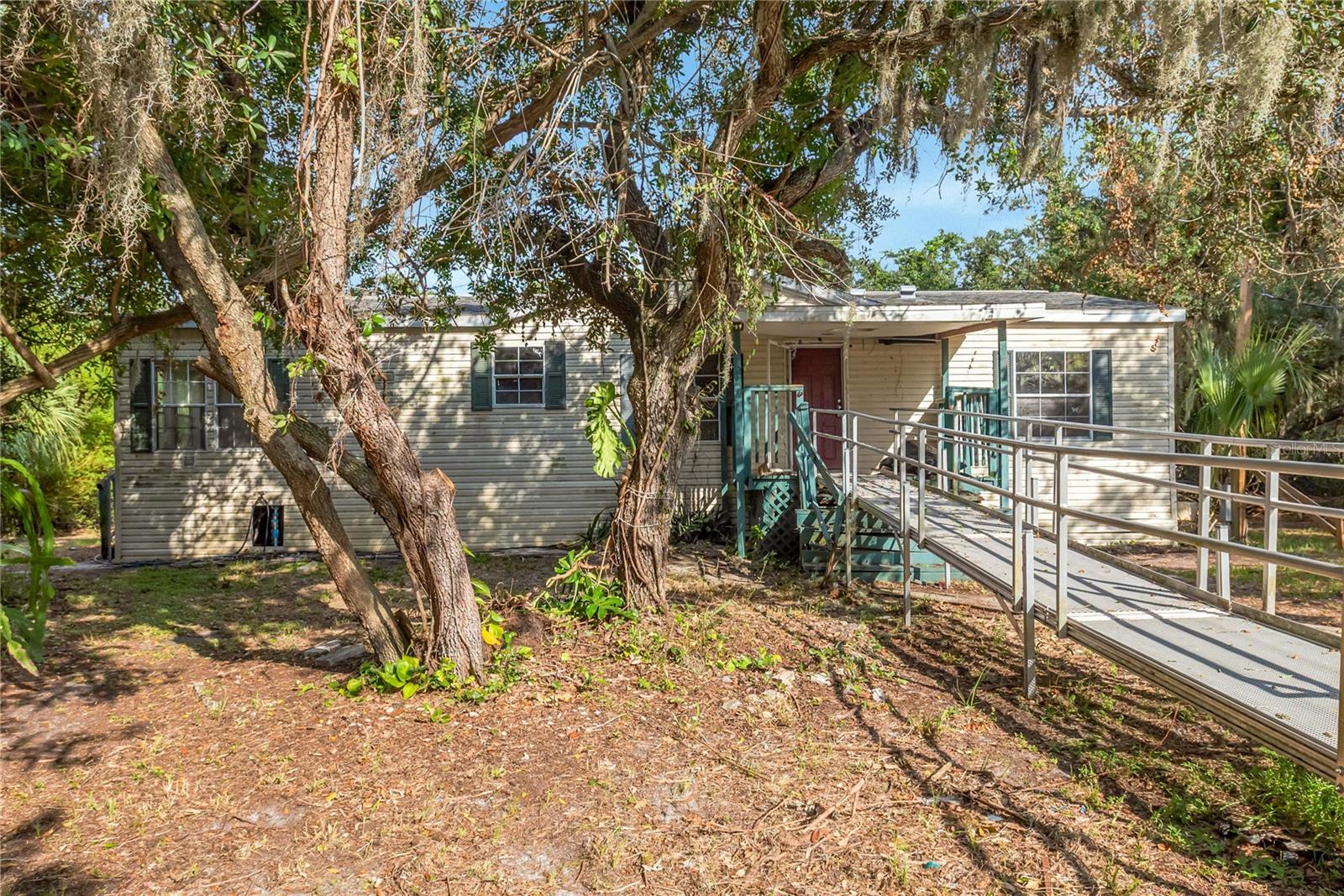Photo of 11620 E BAY ROAD GIBSONTON FL 33534