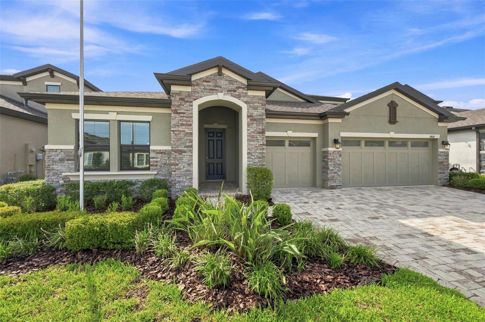 Photo of 14519 WOODLAND SPUR DRIVE LITHIA FL 33547