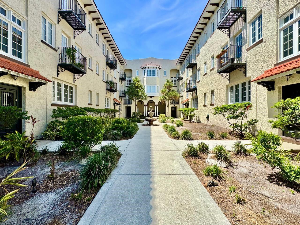 Photo of 2117 W DEKLE AVENUE #D1 TAMPA FL 33606