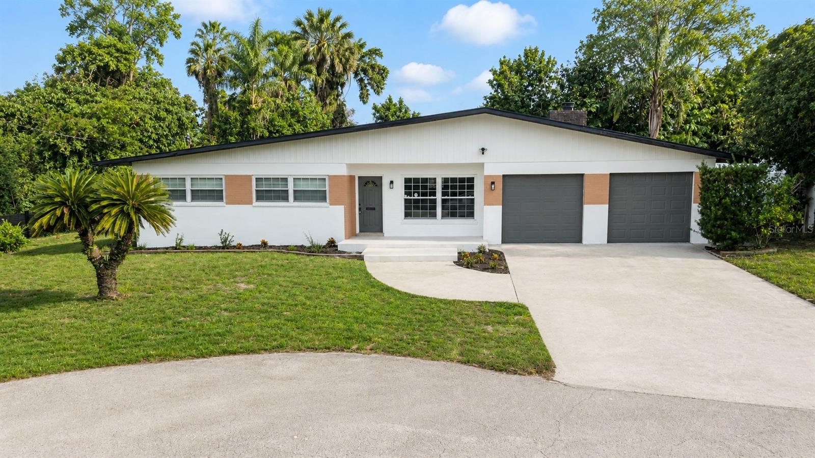 Photo of 5627 OAKLAND DRIVE TAMPA FL 33617