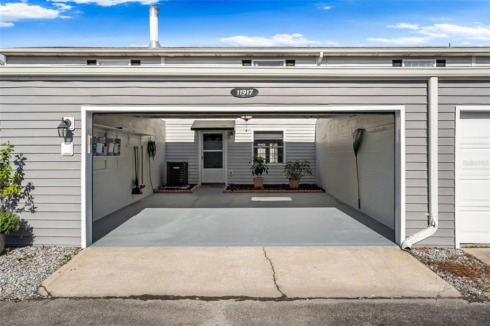 Photo of 11917 CONGRESSIONAL DRIVE TAMPA FL 33626