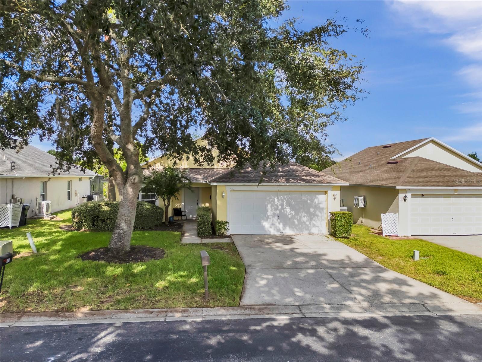 Photo of 324 CASTERTON CIRCLE DAVENPORT FL 33897