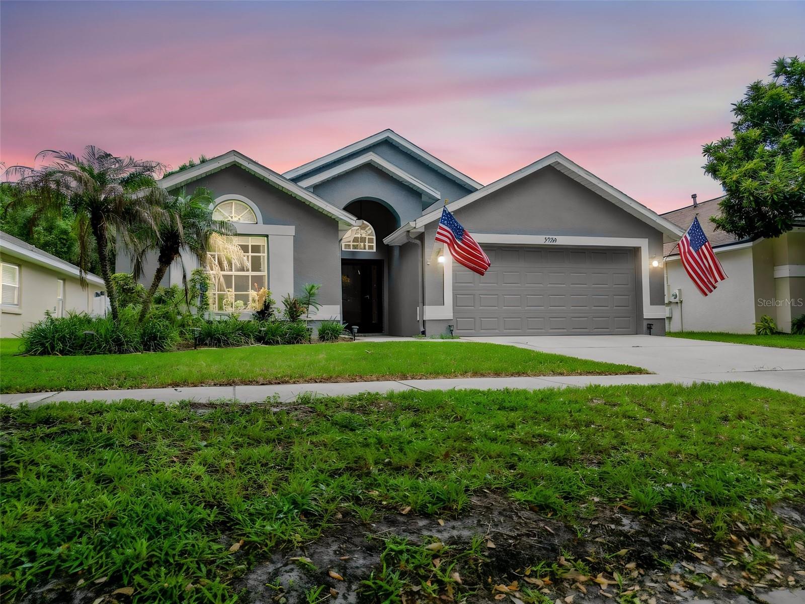 Photo of 5720 HAWKLAKE RD LITHIA FL 33547