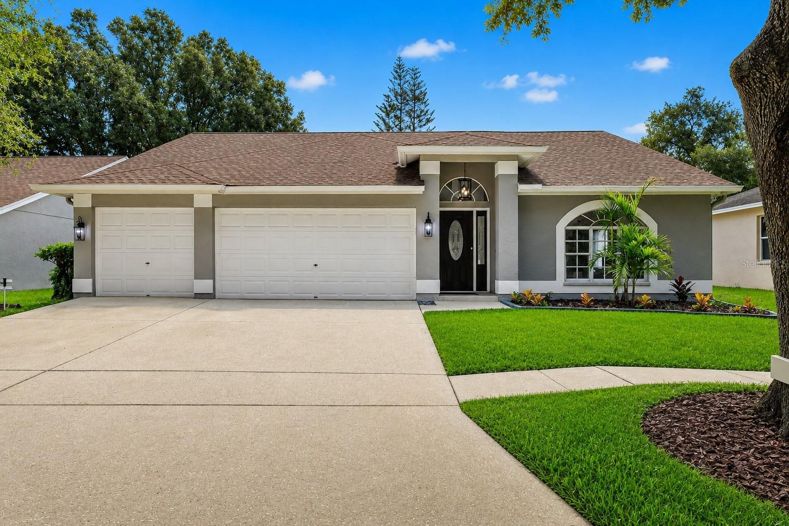 Photo of 17721 HAMPSHIRE OAK DRIVE TAMPA FL 33647
