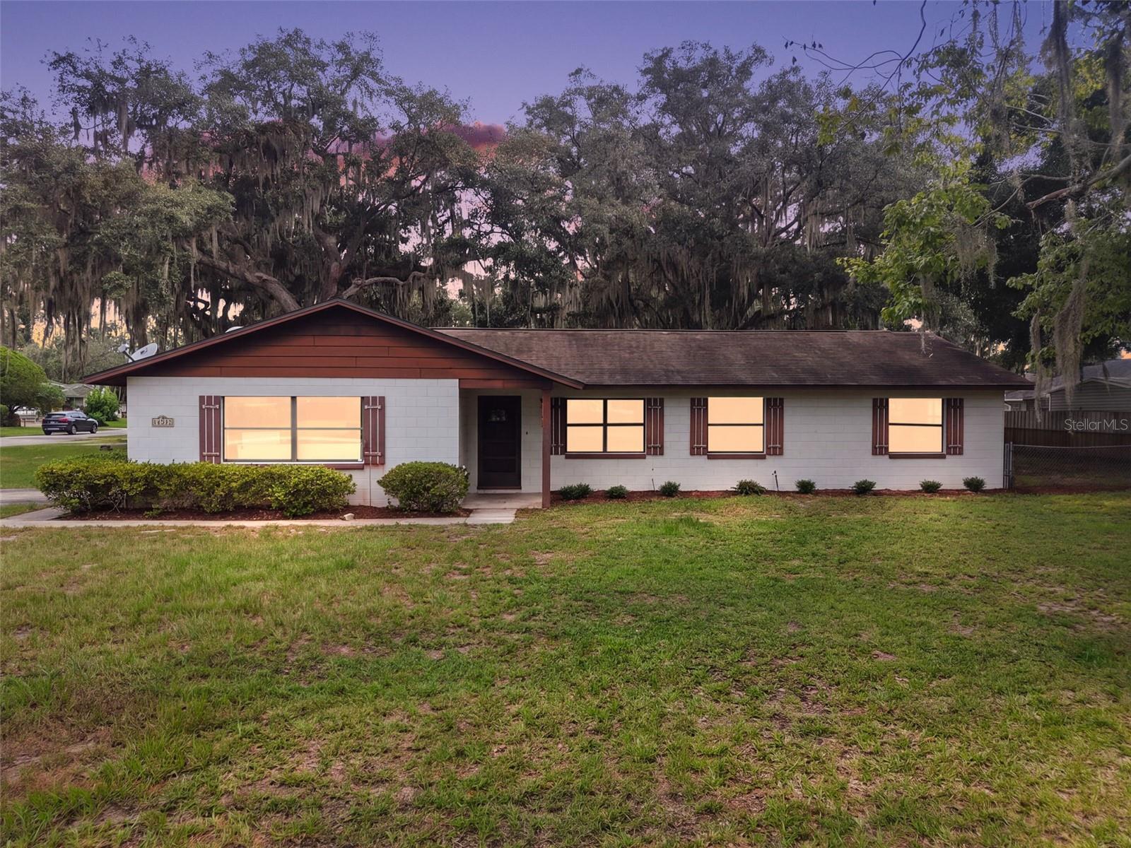 Photo of 17911 BEACH STREET UMATILLA FL 32784
