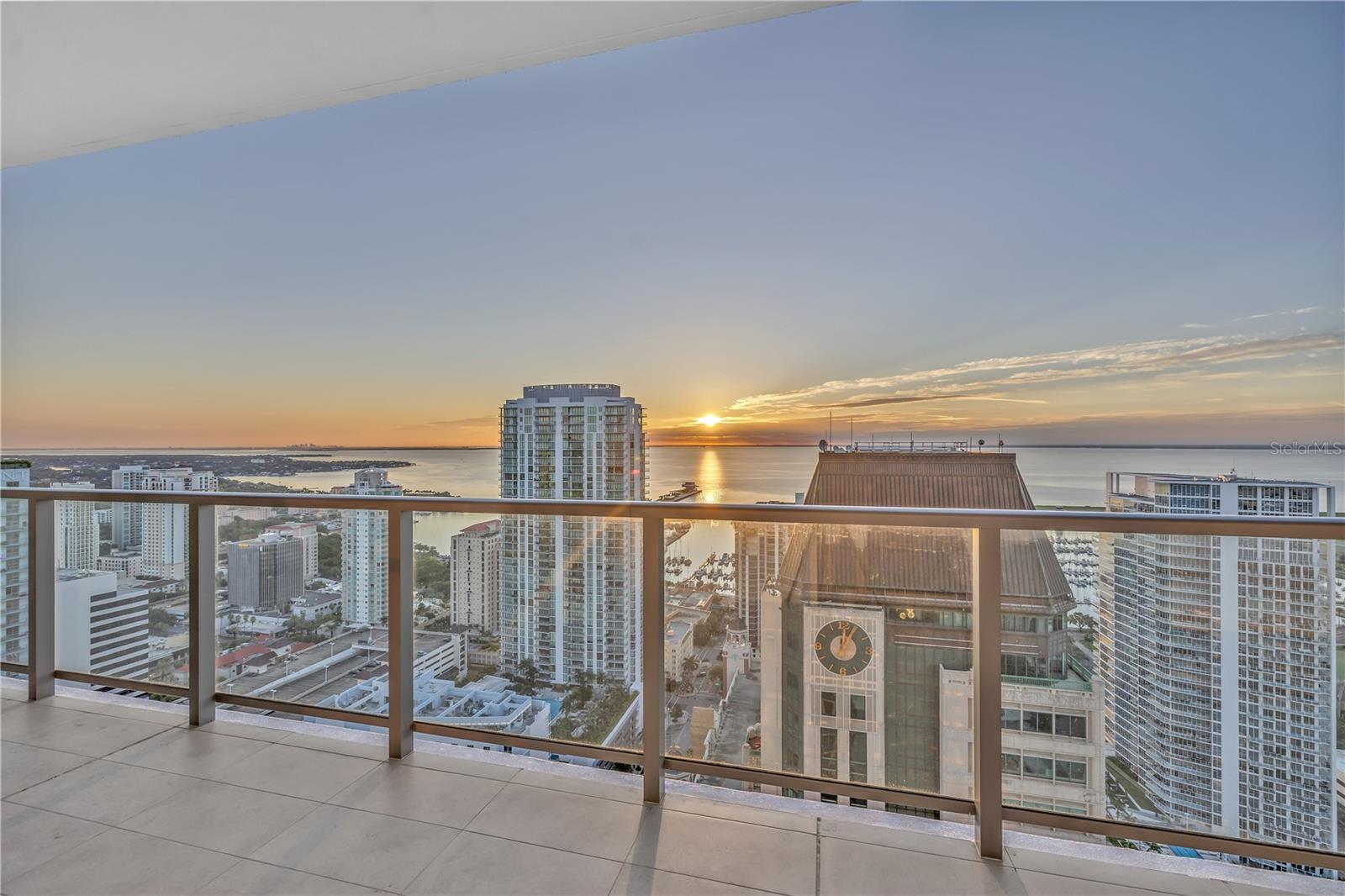 Photo of 275 1ST AVENUE #3704 ST PETERSBURG FL 33701