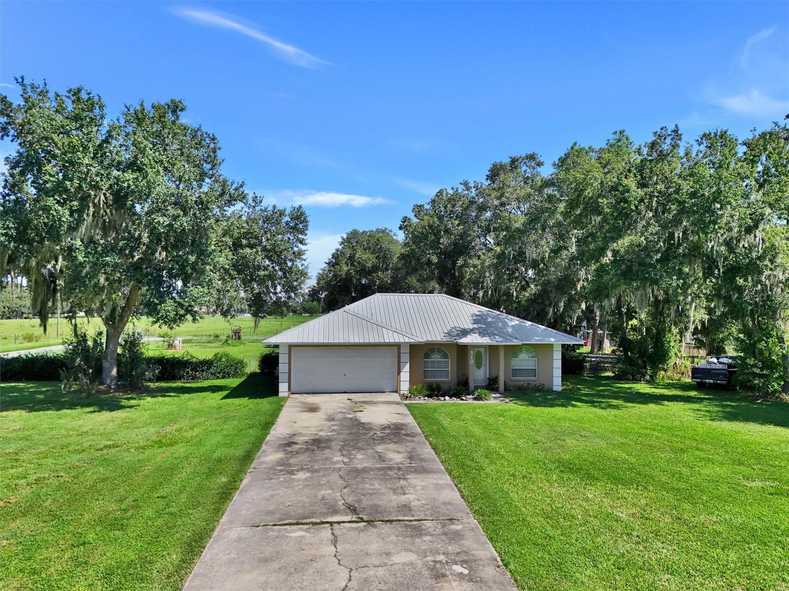 Photo of 510 CLOVERLEAF DRIVE LITHIA FL 33547