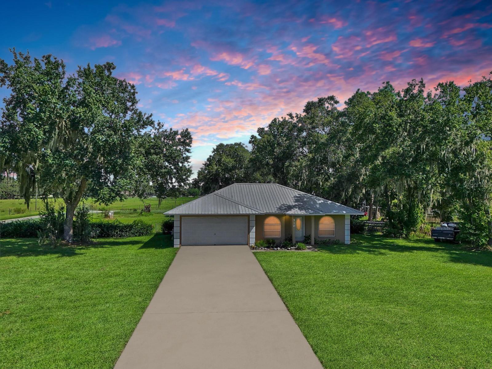 Photo of 510 CLOVERLEAF DRIVE LITHIA FL 33547