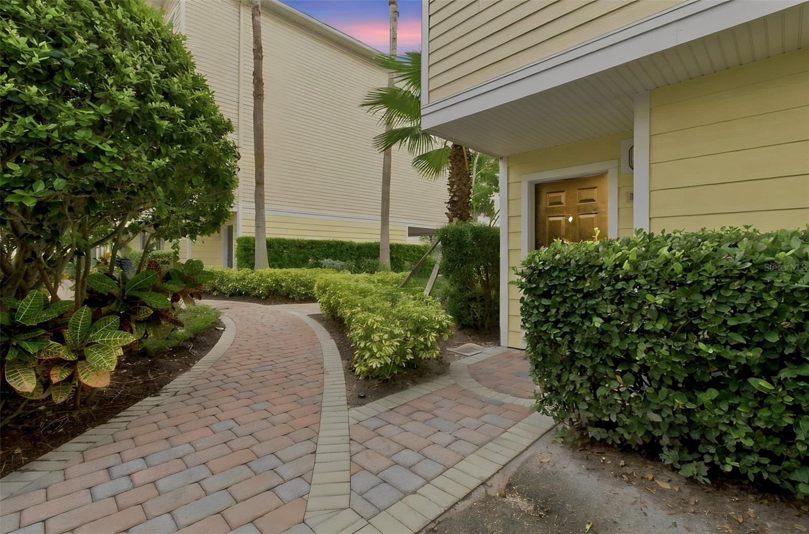 Photo of 9801 MEADOW FIELD CIRCLE TAMPA FL 33626