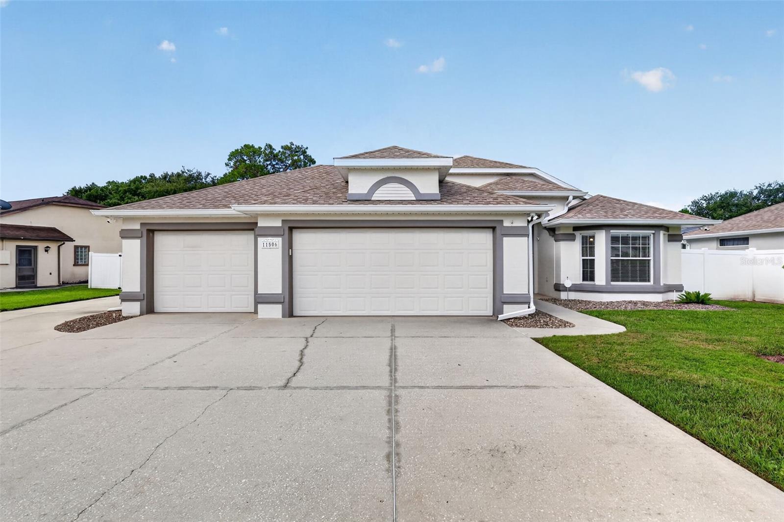 Photo of 11506 LAKE DR LEESBURG FL 34788