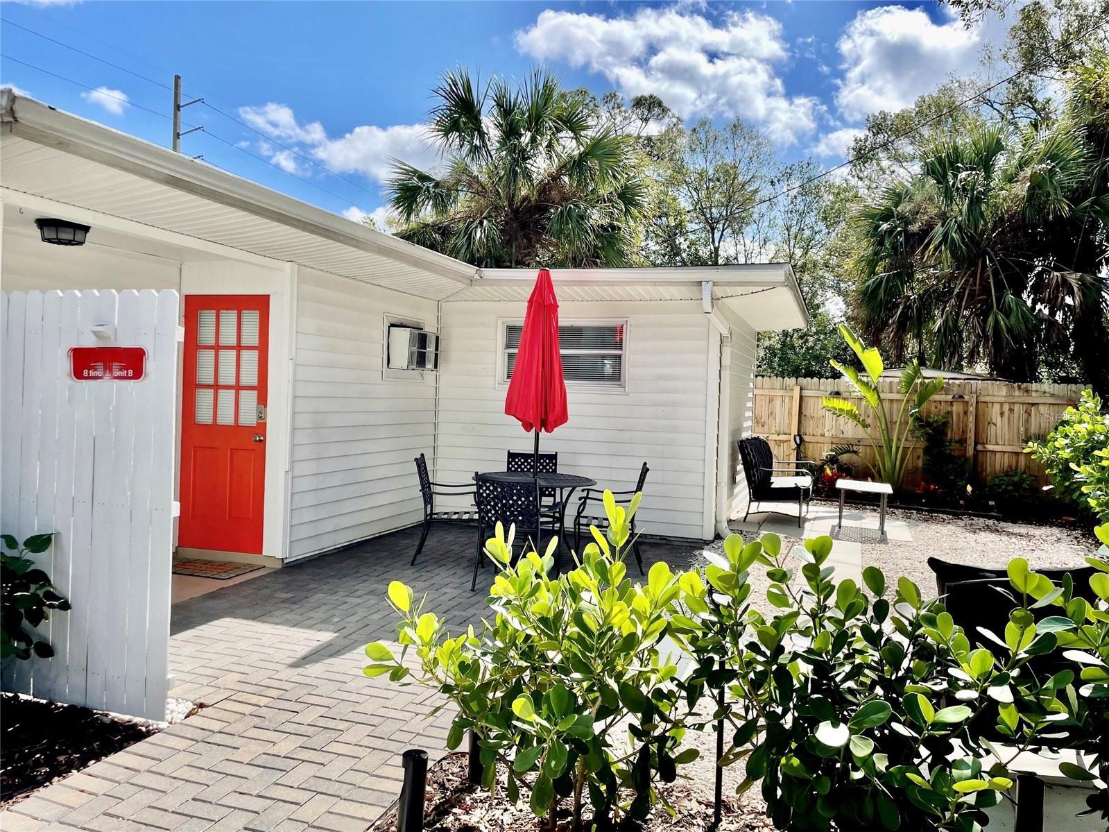 Photo of 828 S TUTTLE AVENUE #B SARASOTA FL 34237
