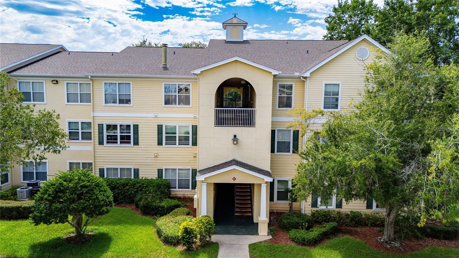 Photo of 18525 BRIDLE CLUB DRIVE #18525 TAMPA FL 33647