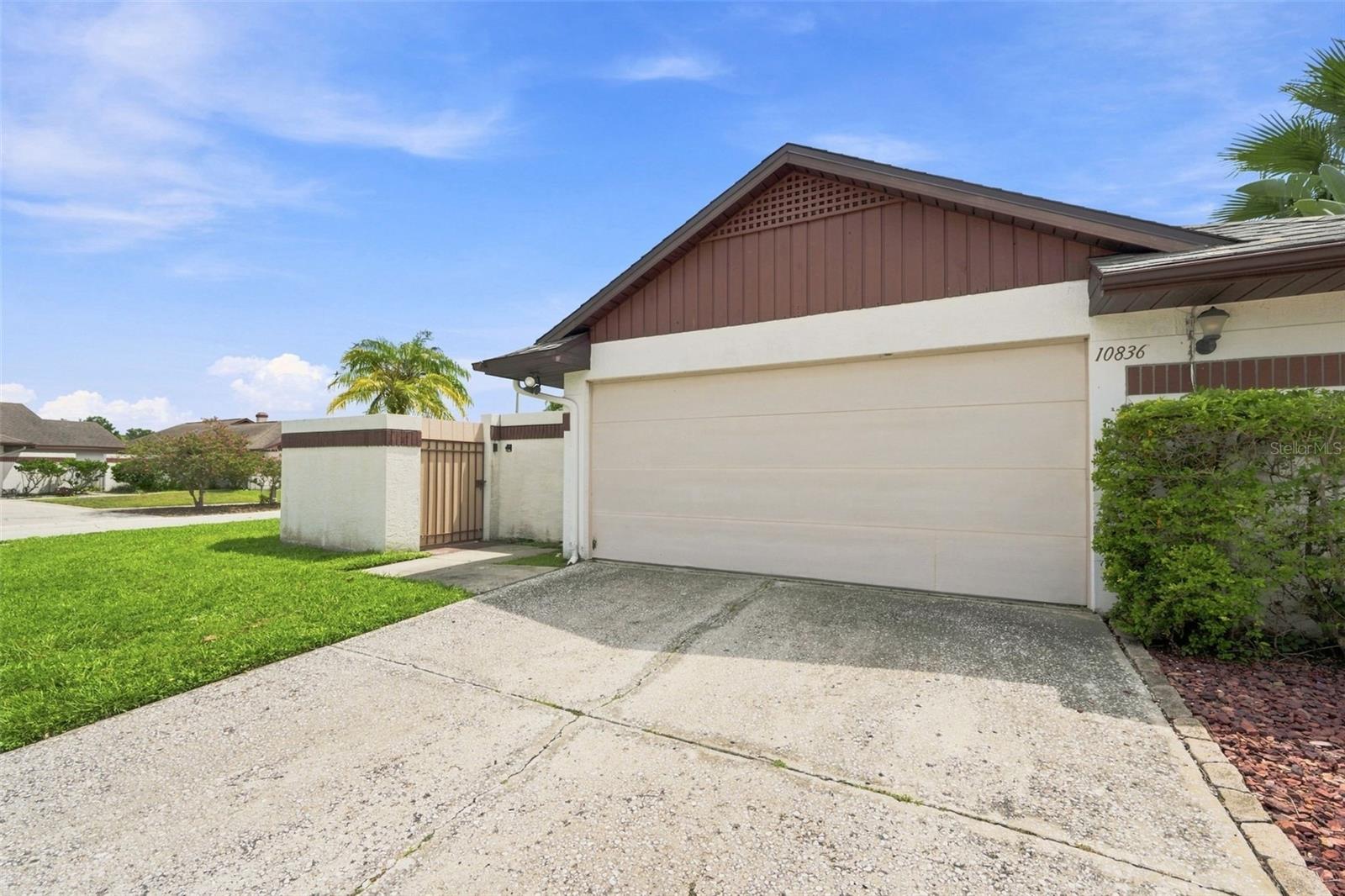 Photo of 10836 VENICE CIRCLE TAMPA FL 33635