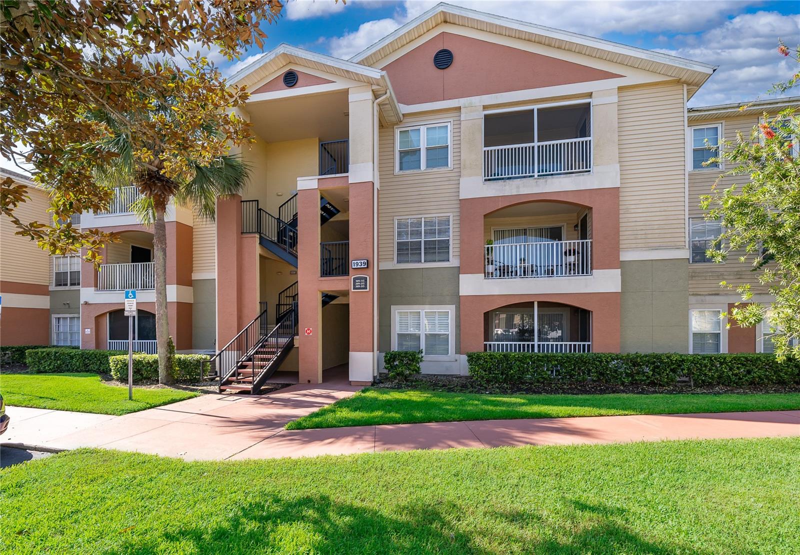 Photo of 1939 SUMMER CLUB DRIVE #115 OVIEDO FL 32765