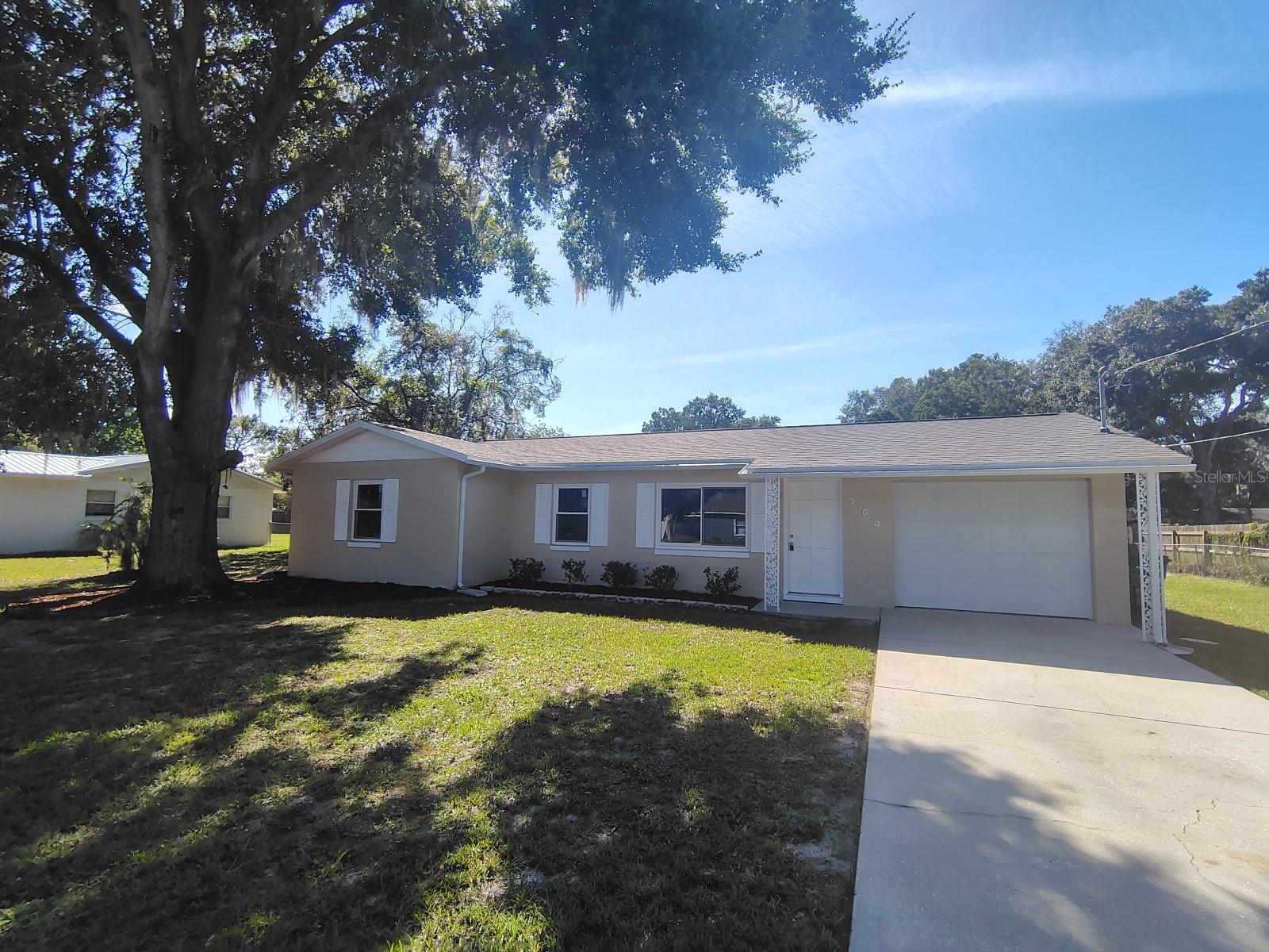 Photo of 904 HICKORY AVENUE FRUITLAND PARK FL 34731