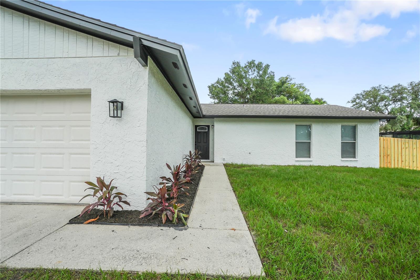 Photo of 1901 LAKEVIEW DRIVE BRANDON FL 33511